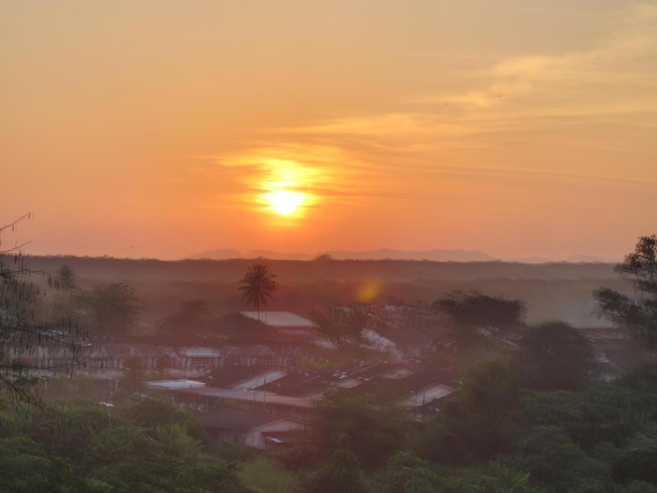 Hotel Sukaramai Kampung Gurun Exteriör bild