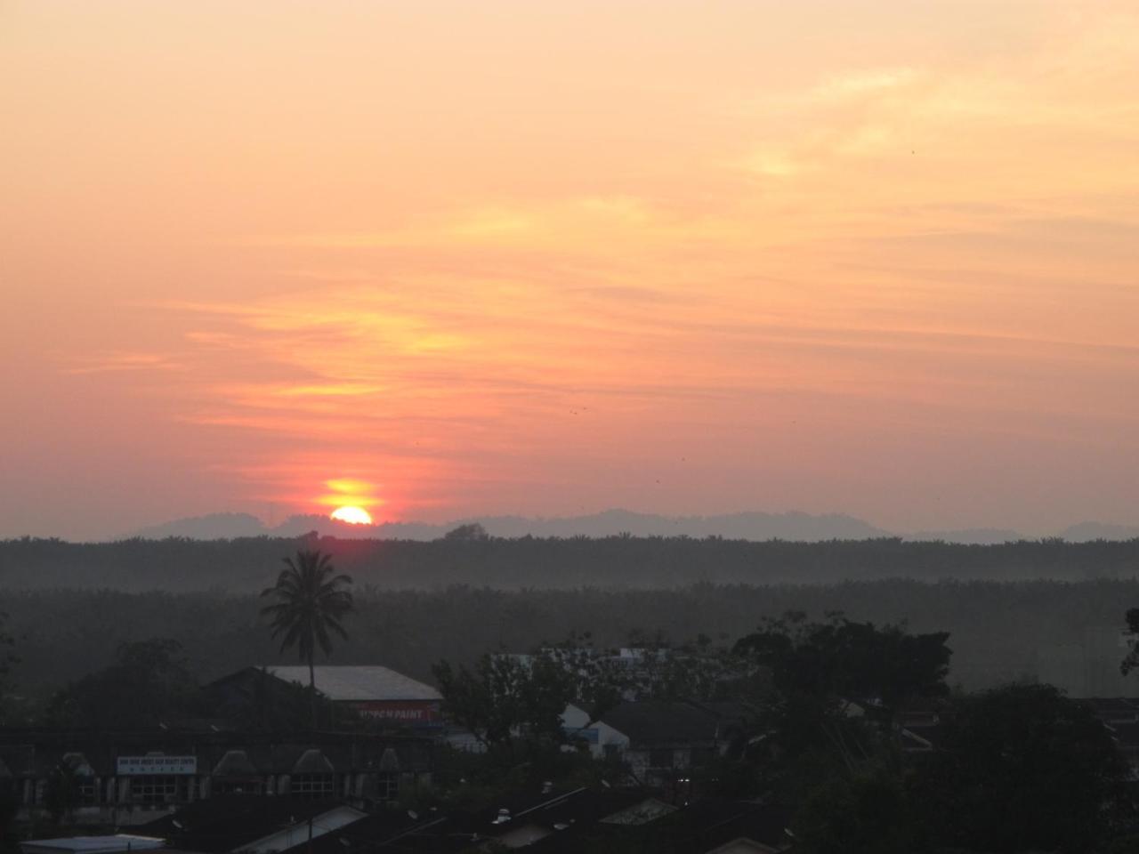 Hotel Sukaramai Kampung Gurun Exteriör bild